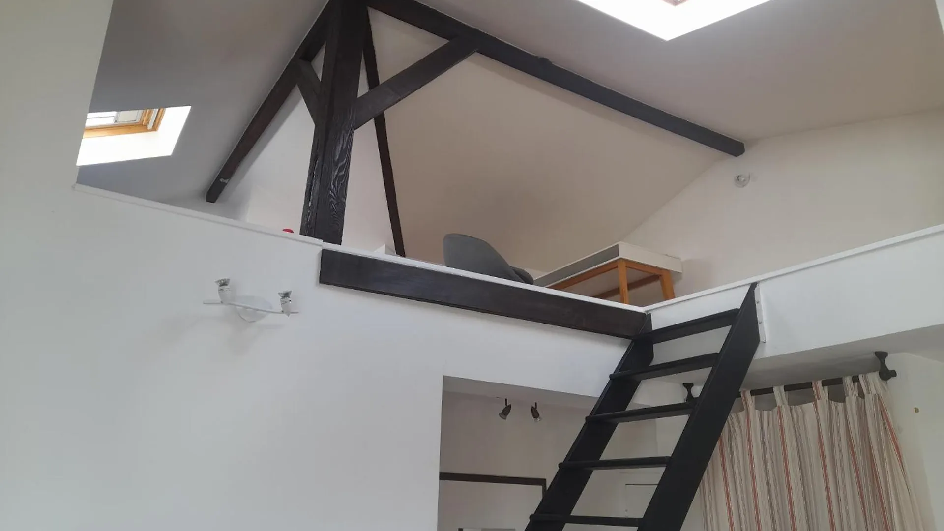 Appartement Grand Volume Sis A Montrouge Proche Pte Versailles France