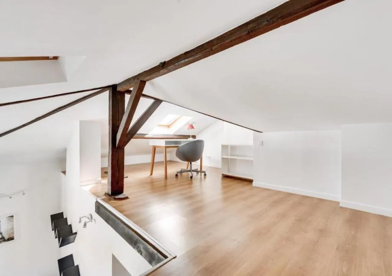 Appartement Grand Volume Sis A Montrouge Proche Pte Versailles 0*,  France